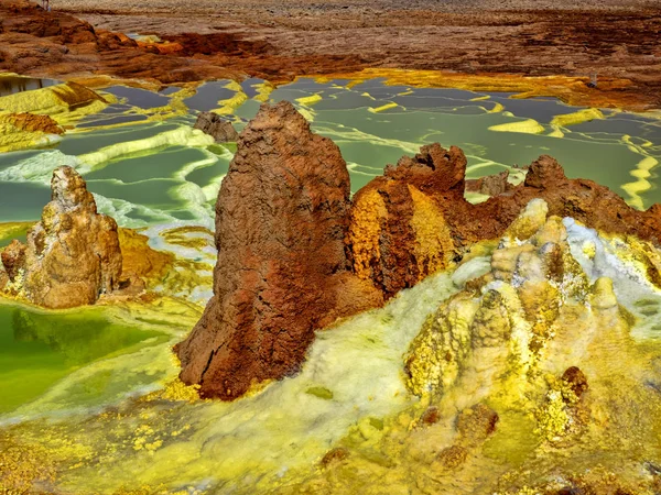 Danakils Depression stirbt unglaublich helle Farben, die Salzkristalle bilden. Äthiopien — Stockfoto