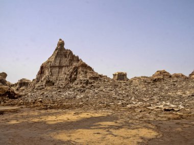 Danakil depresyonunda birçok yüksek kaya oluşumu ortaya çıkar. Etiyopya