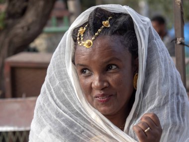 Meknes, Etiyopya, 29 Nisan.2019, Etiyopyalı kadınlar şehirde güzel kıyafetler var ve sanatsal saç var, Nisan 29. 201, Meknes, Etiyopya