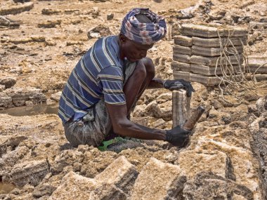 Danakil Depresyonu, Etiyopya, 29 Nisan.2019, Afars muhtemelen dünyanın en sert insanlardır. Danakil depresyonunda tuz, 29 Nisan'da insanlık dışı koşullar altında üretilir. 201, Danakili