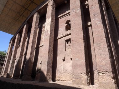 Kiliselerin en büyüğü Medhane Alem, Lalibela, Etiyopya'dır.
