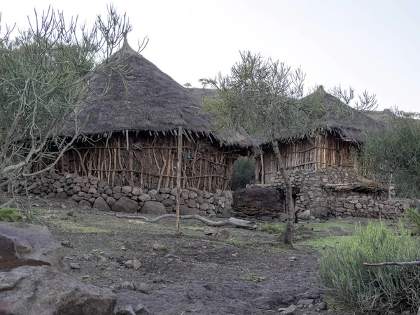 Häuschen der Ureinwohner in den Bergen, Provinz Amhara, Äthiopien. — Stockfoto