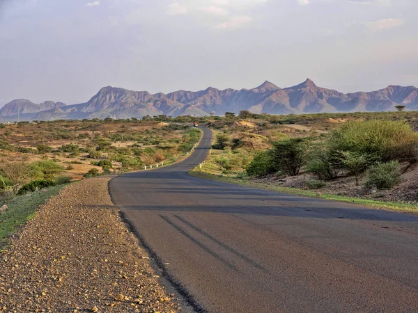Kronkelende weg. Afar (provincie), Ethiopië. — Stockfoto