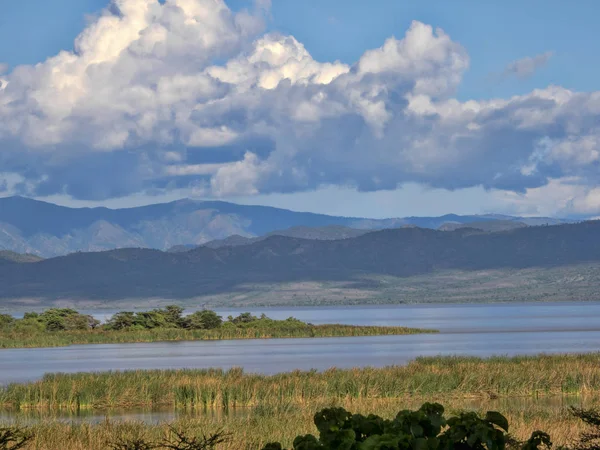 Lagos en paisaje montañoso en el sur de Etiopía — Foto de Stock