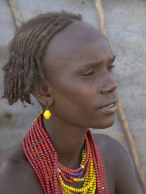 Omo Nehri, Etiyopya, 11 Mayıs. 2019, Dassanech kabilesinin kız portresi, 11 Mayıs. 2018 Omo nehri, Etiyopya flört