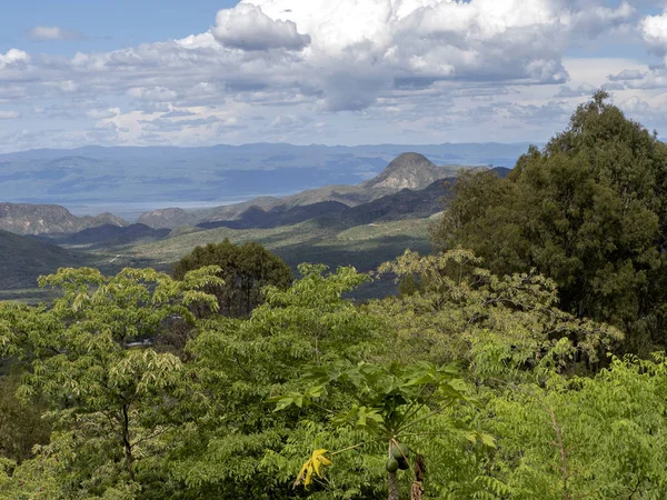 Красивий горбистий ландшафт на півдні Ефіопії — стокове фото