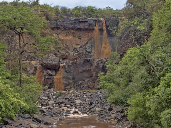 Cascada con agua turbia después de la lluvia, Etiopía — Foto de Stock