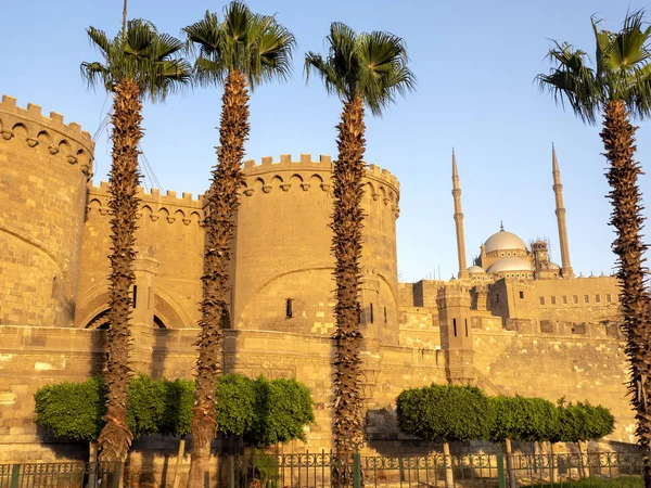 La mezquita Mohammed Ali es un hito de la ciudad de El Cairo, Egipto — Foto de Stock