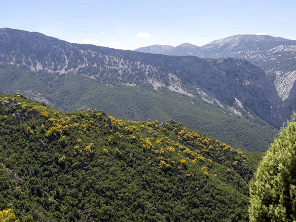 Paisaje de montaña sobre Grotte del Bue Marino, Cerdeña — Foto de Stock