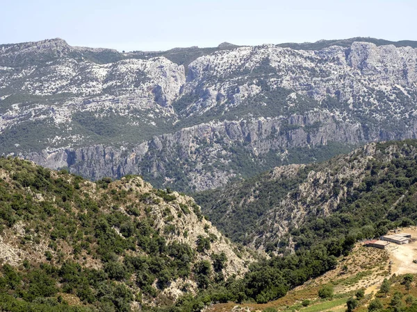 Гірський ландшафт у пасу Ґенна Сільана, Сардинія, Італія — стокове фото