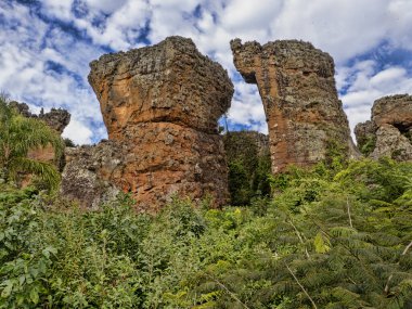 Brezilya, Ponta Grossa şehrindeki Vila Velha Eyalet Parkı benzersiz ıslık teçhizatlarıyla ünlüdür..