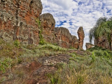 Brezilya, Ponta Grossa şehrindeki Vila Velha Eyalet Parkı benzersiz ıslık teçhizatlarıyla ünlüdür..