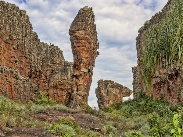 Brezilya, Ponta Grossa şehrindeki Vila Velha Eyalet Parkı benzersiz ıslık teçhizatlarıyla ünlüdür..