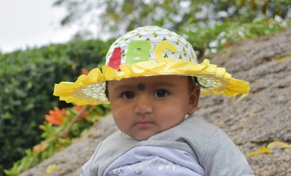 Baby Model Bearing Hat — Stock Photo, Image