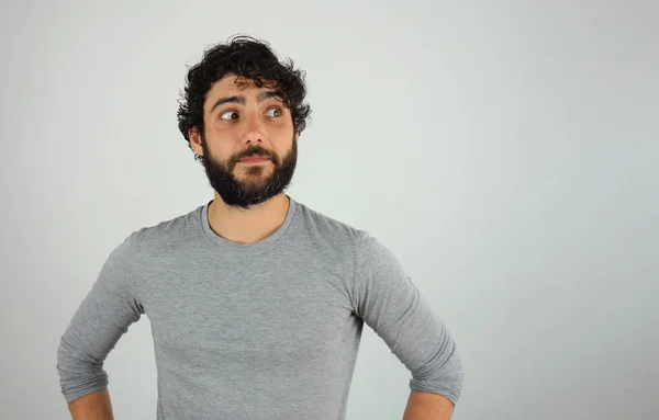 Hombre Guapo Morena Con Barba Pelo Rizado Con Retrato Estudio — Foto de Stock