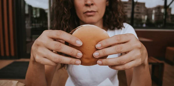 Young Girl Holding Fast Food Burger Hungry Woman Grilled Hamburger — Stock Photo, Image