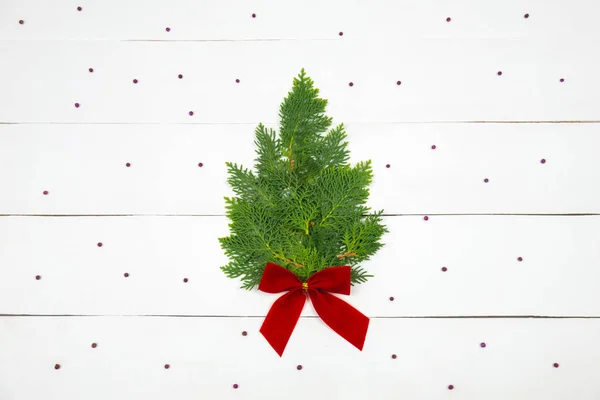 Kreative Weihnachtsgestaltung Weihnachtsbaum Auf Weißem Holz Hintergrund Flache Lageoberseite — Stockfoto