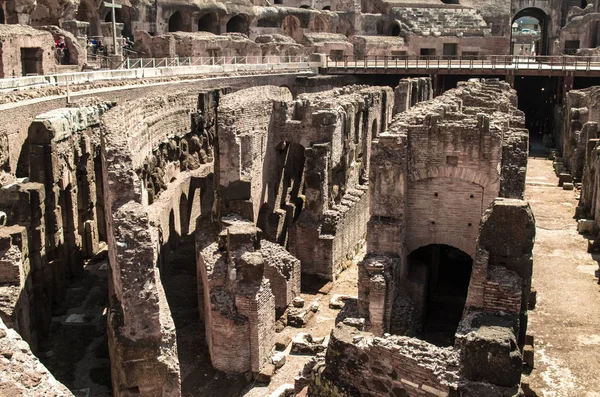Interior Del Coliseo Día Soleado Roma Italia —  Fotos de Stock