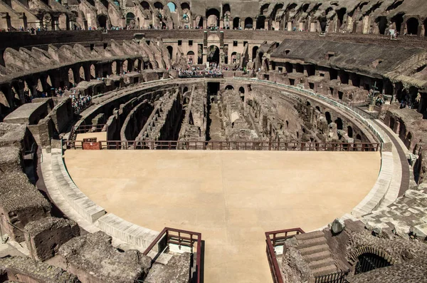 Interior Del Coliseo Día Soleado Roma Italia —  Fotos de Stock