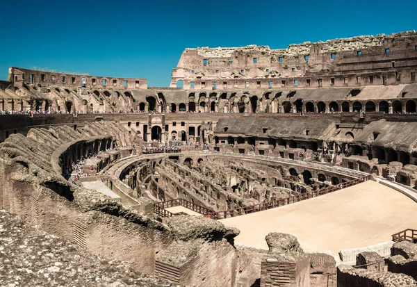 Wnętrze Koloseum Lub Koloseum Słoneczny Dzień Rzym Włochy — Zdjęcie stockowe