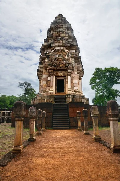 Hauptturm Und Innenhof Des Alten Khmer Tempels Prasat Sdok Kok — Stockfoto
