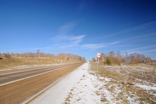 Winter Landscape Asphalt Road Bare Trees First Snow Overtaking Road — Stock Photo, Image