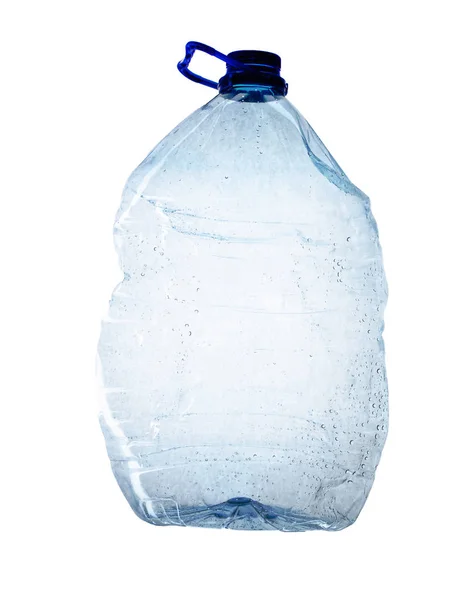 Eine große klare Flasche auf weißem Hintergrund. Flasche mit blauem Deckel vorhanden. Plastikmüll. Umweltproblem. — Stockfoto