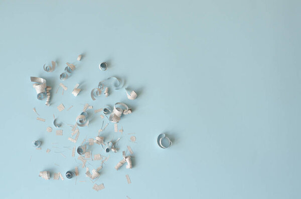 Серебряные конфетти на синем фоне. Есть место для текста и логотипа
.