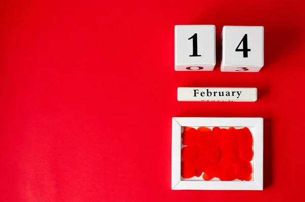 Festtagsflach Lag Der Valentinstag Auf Rotem Grund Kalender Mit Dem — Stockfoto