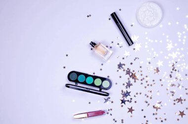 Flatley kadın kozmetik ve gri bir arka plan üzerinde parlak yıldız. 
