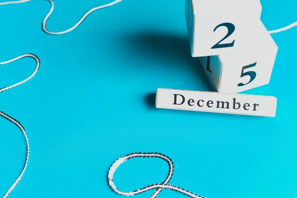 Cubos con una fecha festiva el 25 de diciembre . — Foto de Stock