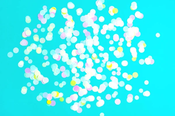 Festive mint background with multicolored round confetti. — Stock Photo, Image
