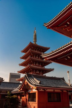 Işık - şafak Asakusa tapınak sabahın erken saatlerinde daha sessiz.