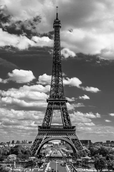 Eyfel Kulesi Paris görkemli standları