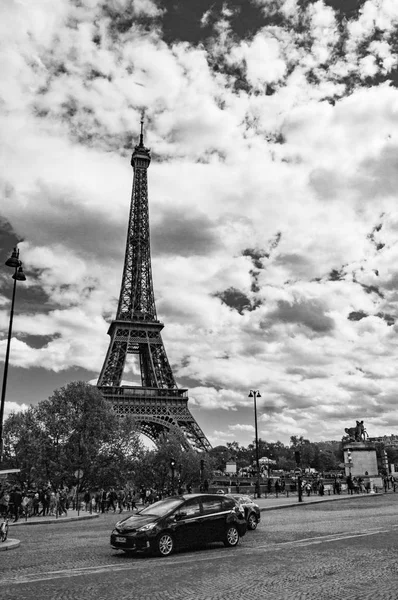 Vista Para Torre Eiffel Partir Das Ruas Parisienses — Fotografia de Stock