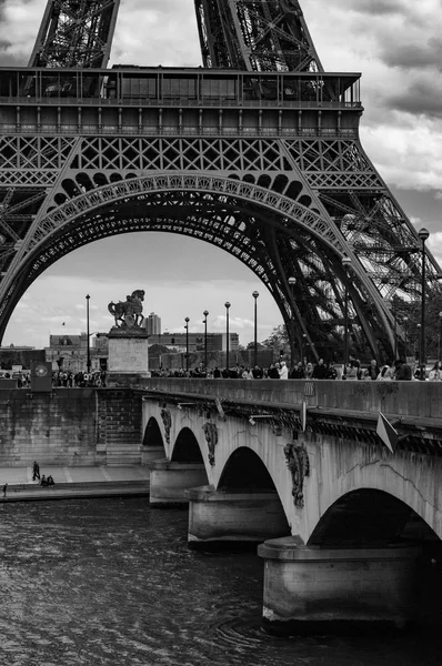 Látszó Keresztül Pont Iena Felé Eiffel Torony — Stock Fotó