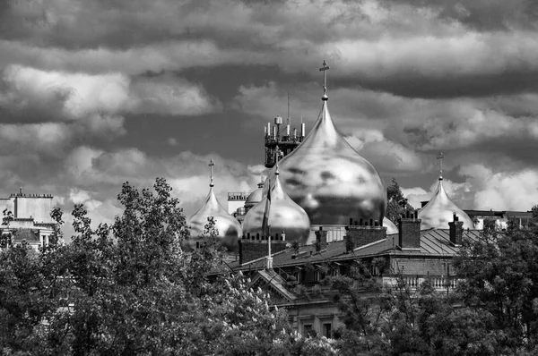 Holy Trinity Katedrali Paris kubbeleri