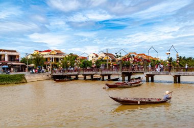 Dere Köprüsü teknelerle Hoi An, Vietnam