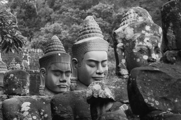 Kamenné Hlavy Postavili Černé Bílé Angkor Wat Kambodža — Stock fotografie