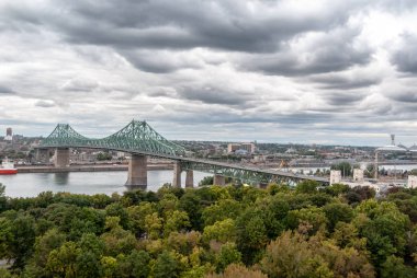 Montreal Körfez Köprüsü - bakırımsı yeşil