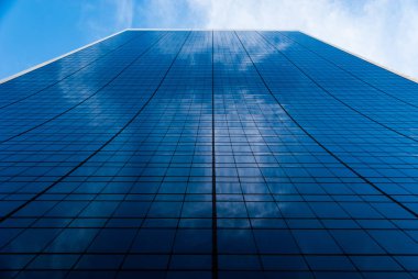 Kavisli cam yüksek bina cephesinde fronted