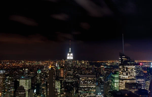 Empire State Binası doğru gece seyir
