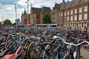 Bisiklet Park ve Amsterdam, Hollanda, Netherla dizilmiş