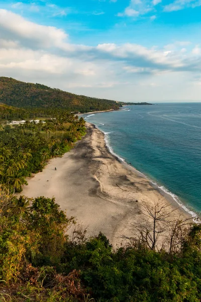 Tropikal plaj - Lombok, Endonezya - dikey yönde