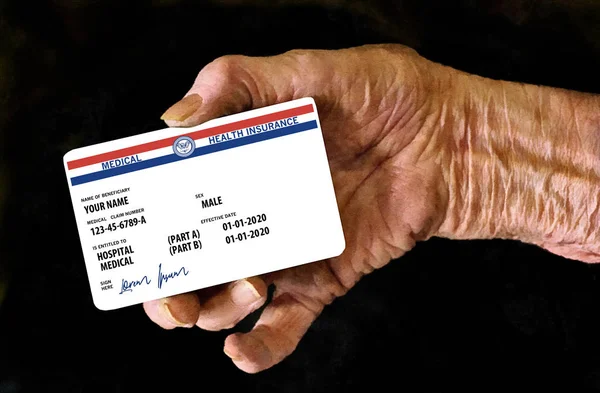 Burada bir sahte, jenerik, 2020 Medicare Sağlık Sigortası kartı yaşlı bir elinde düzenlenen. Bu kartta kelime Medicare kullanmaz ama gerçek bir Medicare kartı benzer. 