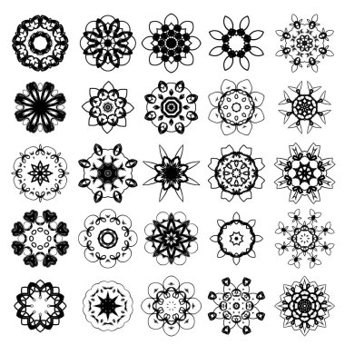 Beyaz arka plan üzerinde izole farklı kabile rozet dövme tasarım kümesi. Polinezya tasarım