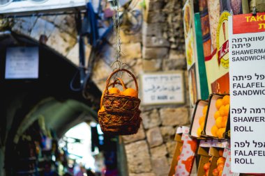 Portakal İsrail Jerusalem piyasasında asılı