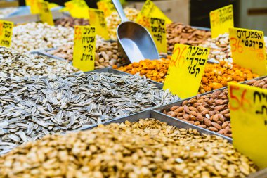 Deli ve tohum İsrail bir pazarda