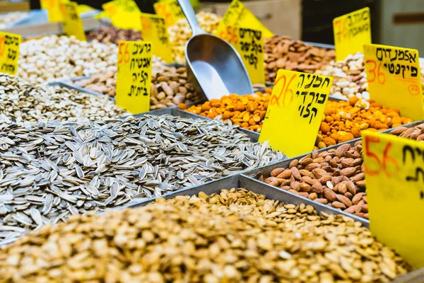 Deli ve tohum İsrail bir pazarda