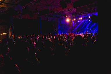 Müzik performans ve Tel Aviv, İsrail için bir Hostel konserde